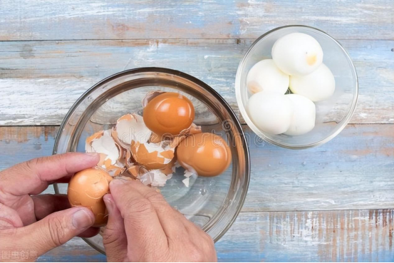 煮鸡蛋冷水下锅还是热水（白水煮鸡蛋的正确方法）